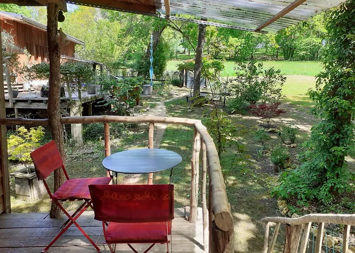 La Cabane De L\'Oiseau
